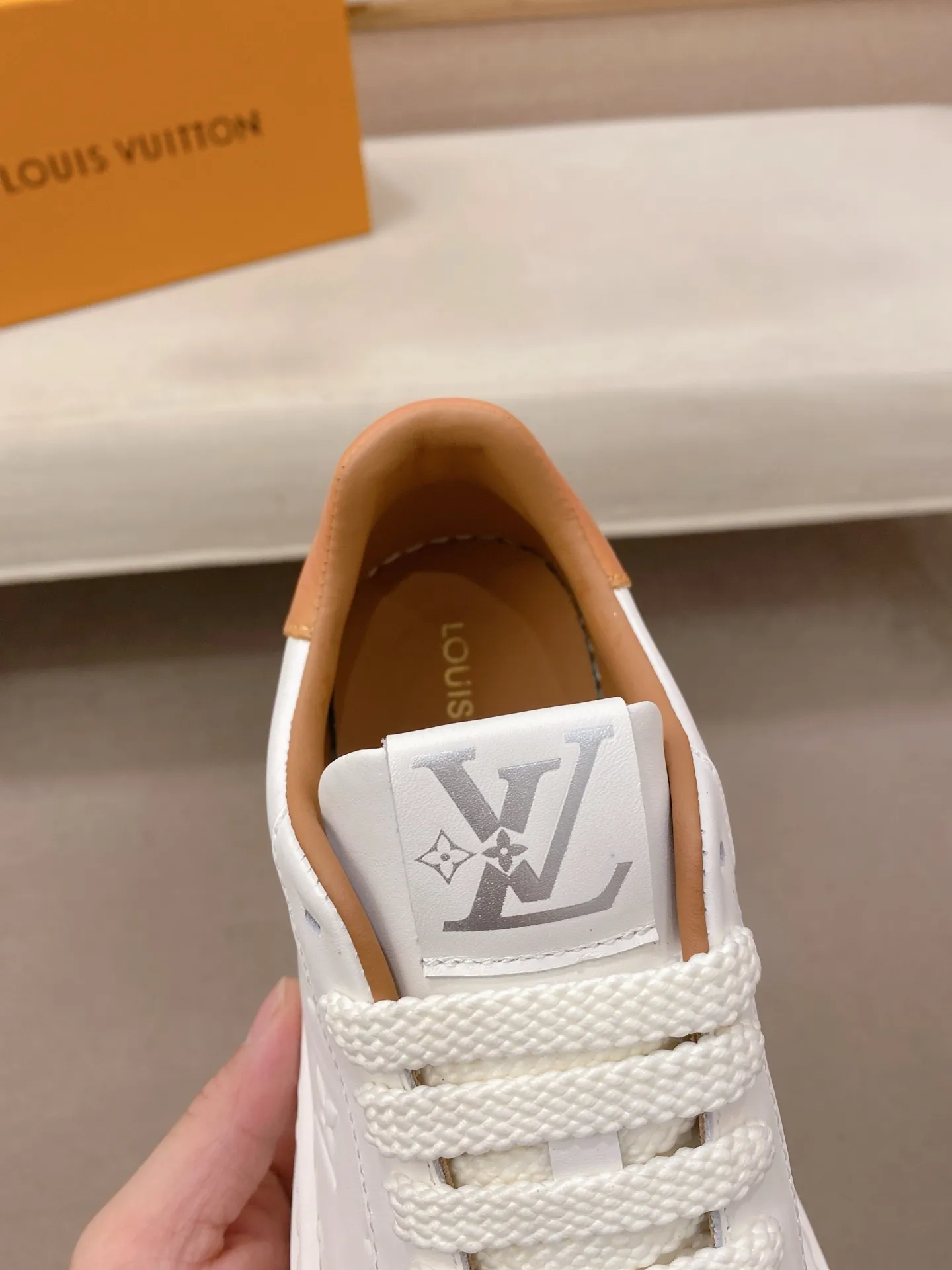 Men's shoes 💰: 480💰🎉🎉LV~Louis Vuitton trendy men's shoes New shipments Latest matching The same style as the official website Super high quality Hot sales of the season [strong] [strong] [strong] Selected first-layer cowhide, comfortable cowhide lining, original last, comfortable on the foot, wear-resistant rubber outsole Size number: 38-44.